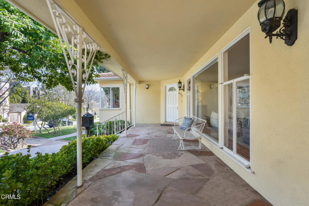 695 Glenmore Boulevard