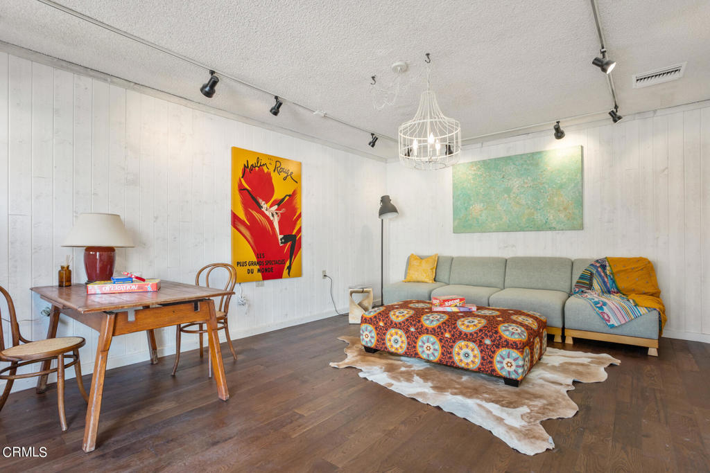 695 Glenmore Boulevard