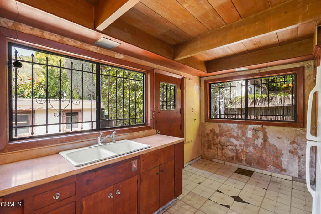 5632 Green Oak Drive