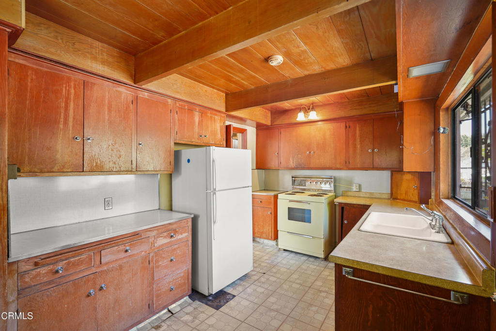 5632 Green Oak Drive