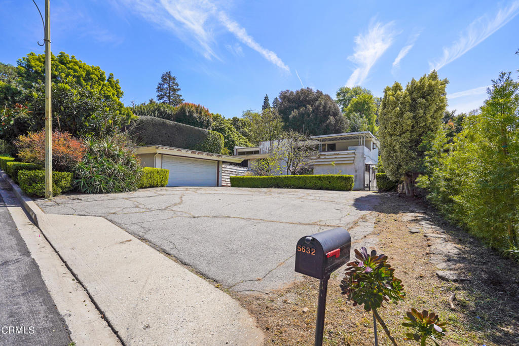 5632 Green Oak Drive