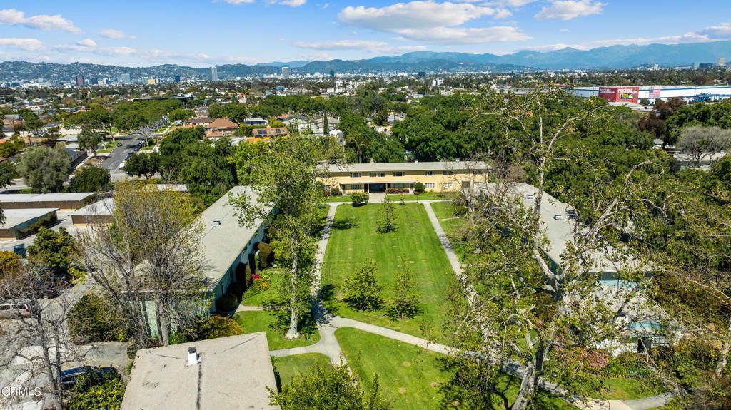 5187 Village Green