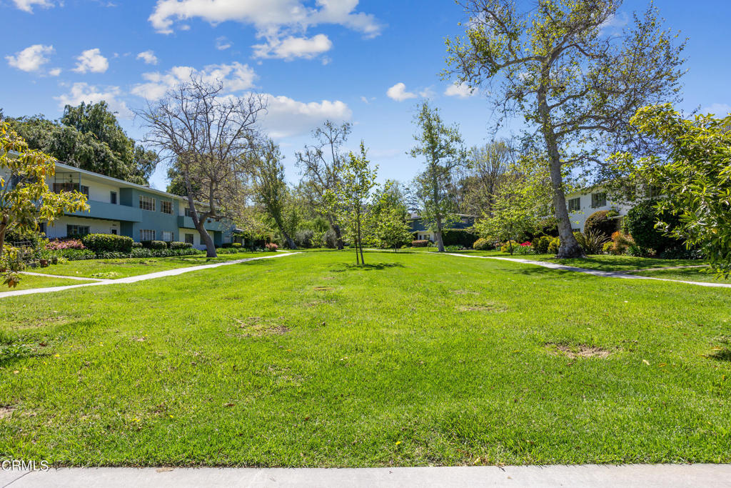 5187 Village Green