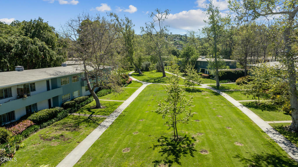 5187 Village Green