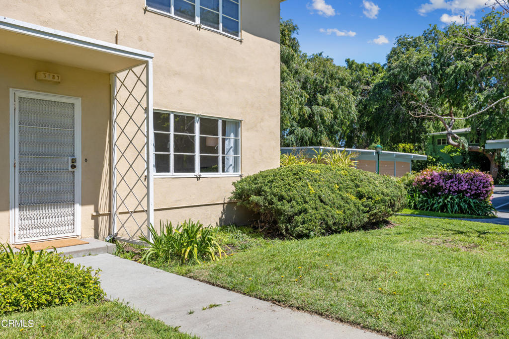 5187 Village Green
