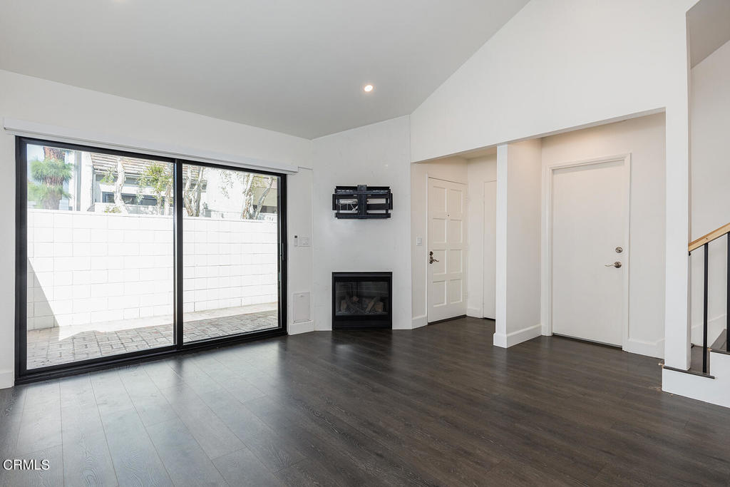 596 W Huntington Drive A