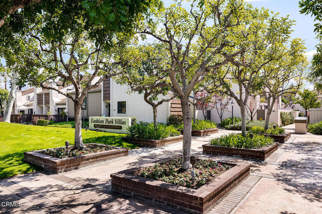 596 W Huntington Drive A