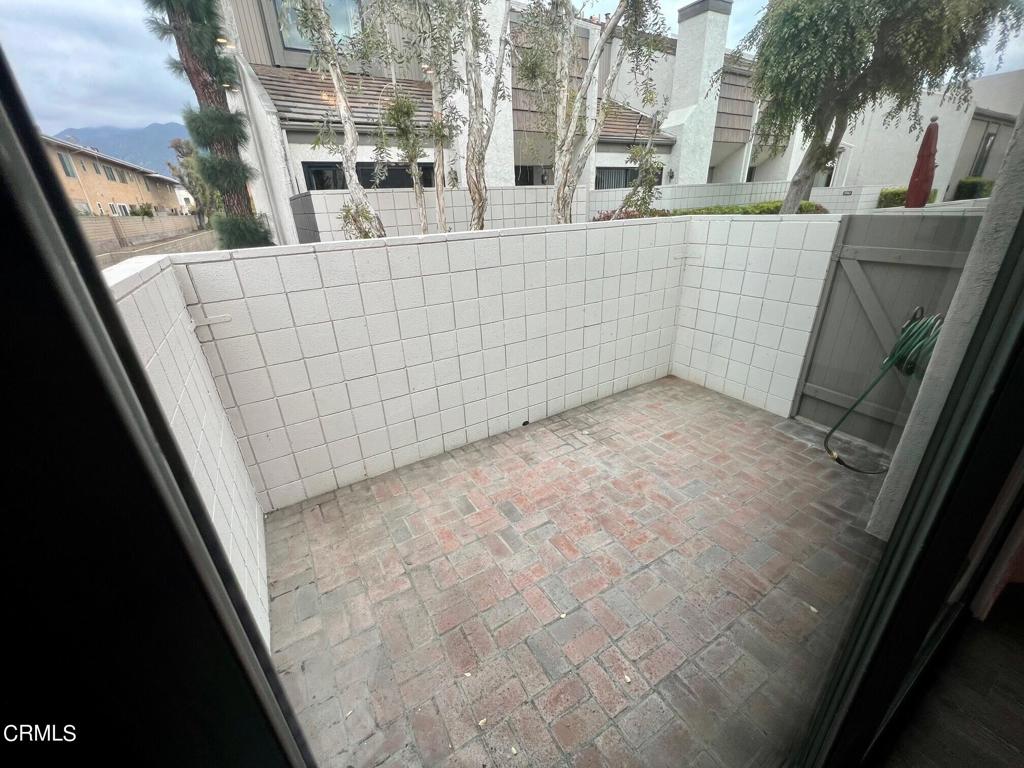 596 W Huntington Drive A