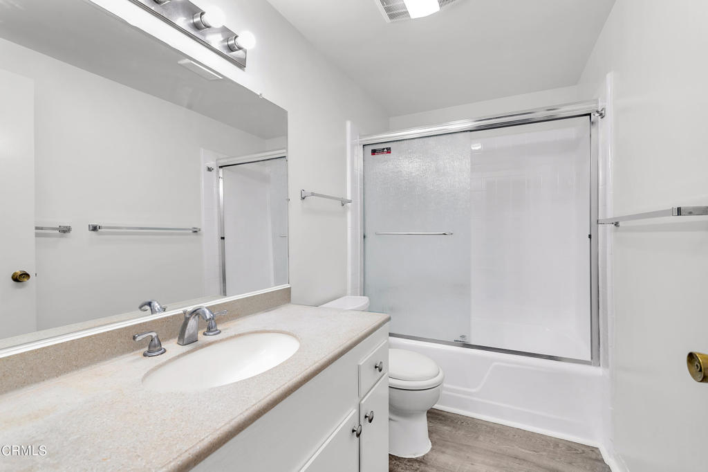 215 N Kenwood Street 203