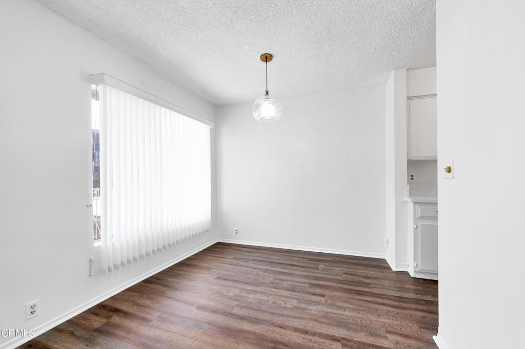 215 N Kenwood Street 203