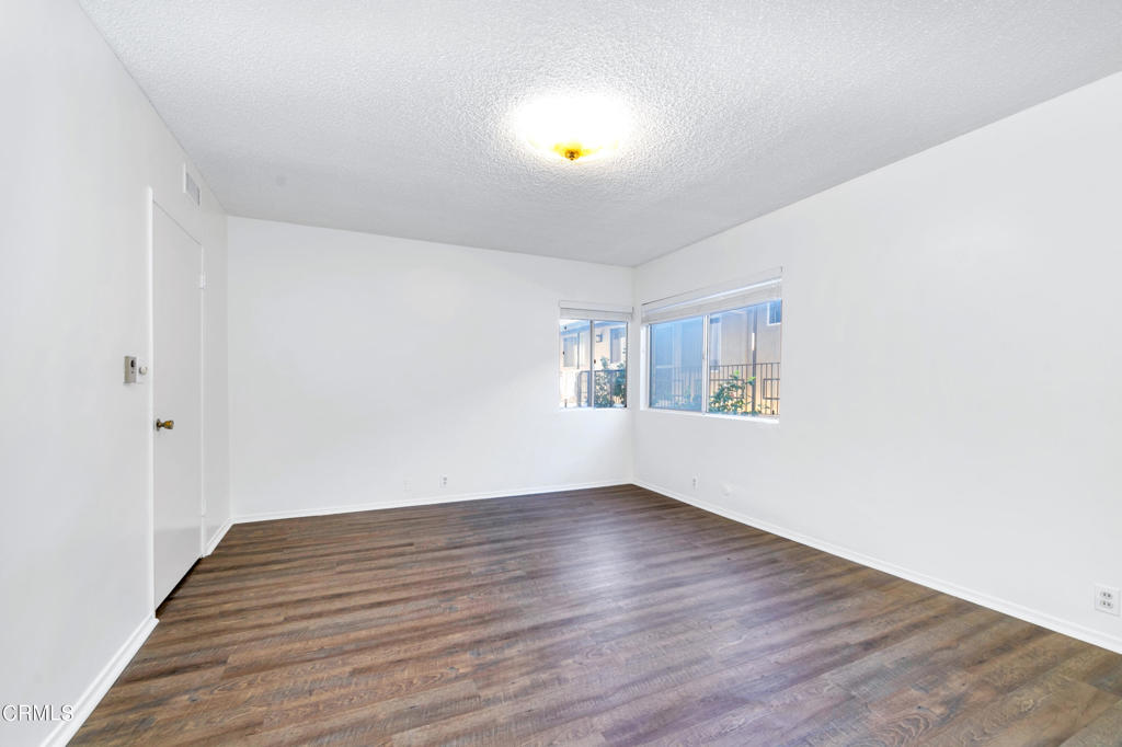 215 N Kenwood Street 203