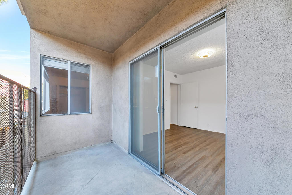 215 N Kenwood Street 203