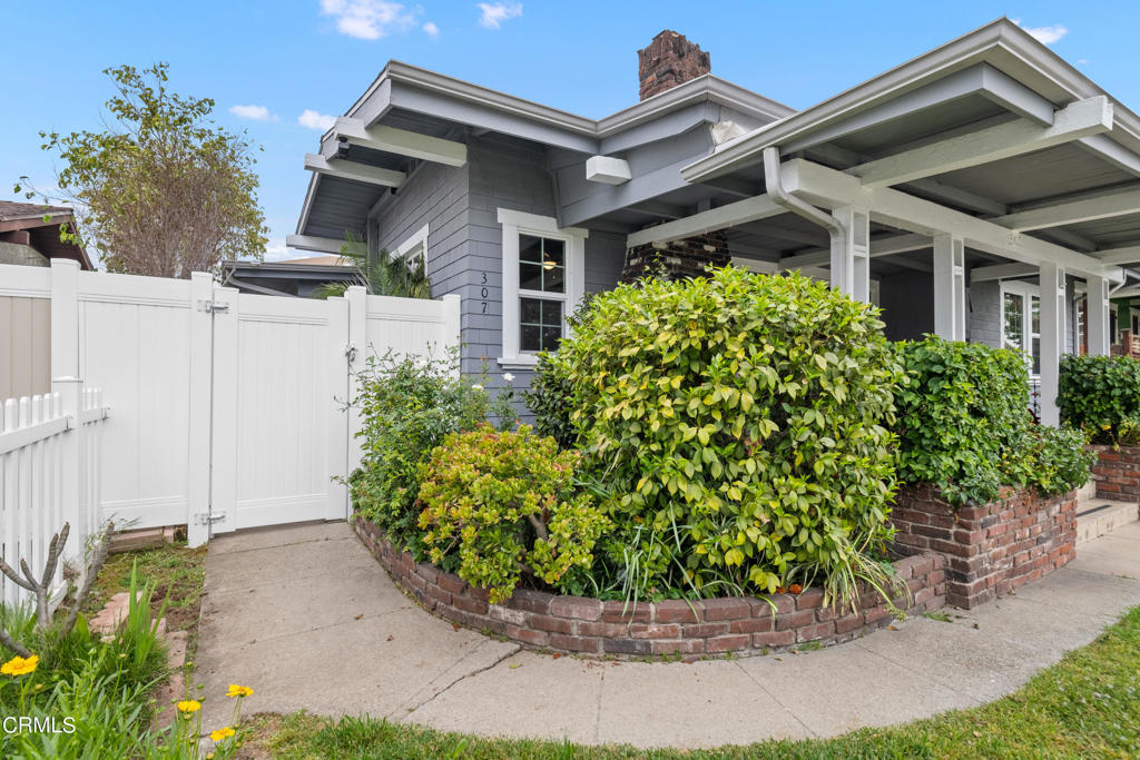 305 S Granada Avenue