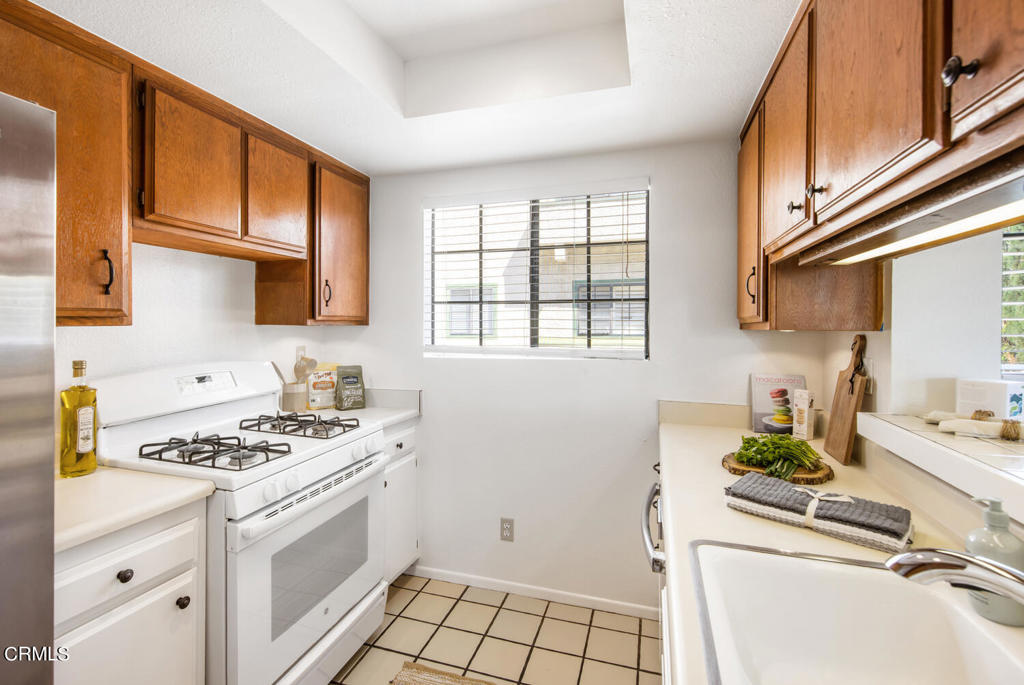 170 N Sierra Bonita Avenue 15