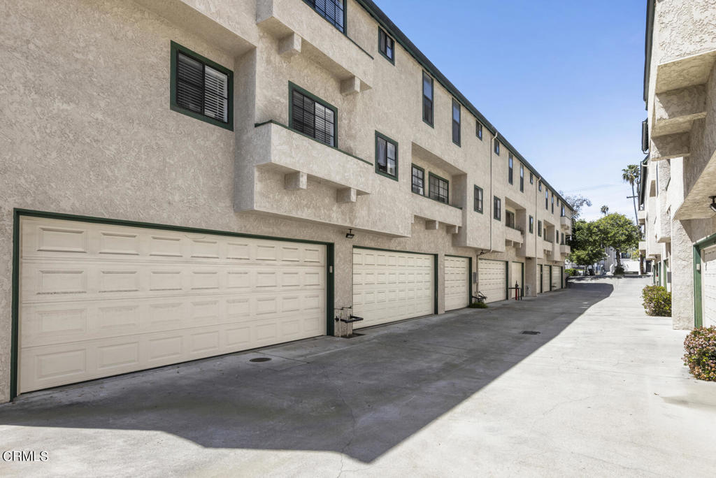 170 N Sierra Bonita Avenue 15