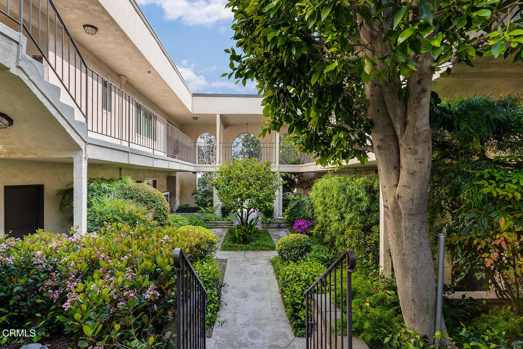 555 W Sierra Madre Boulevard E