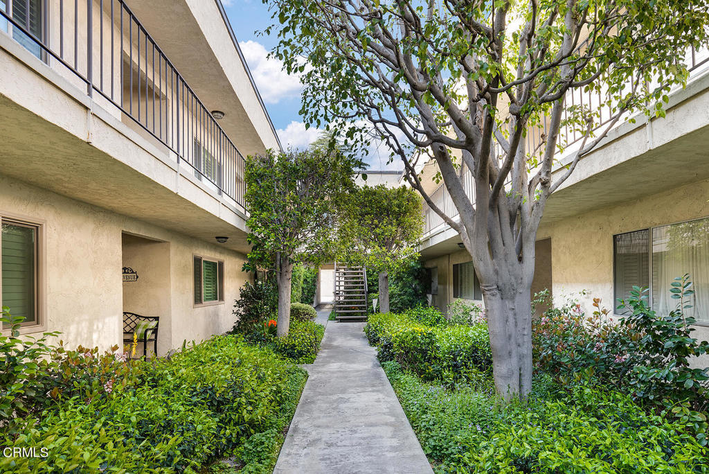 555 W Sierra Madre Boulevard E