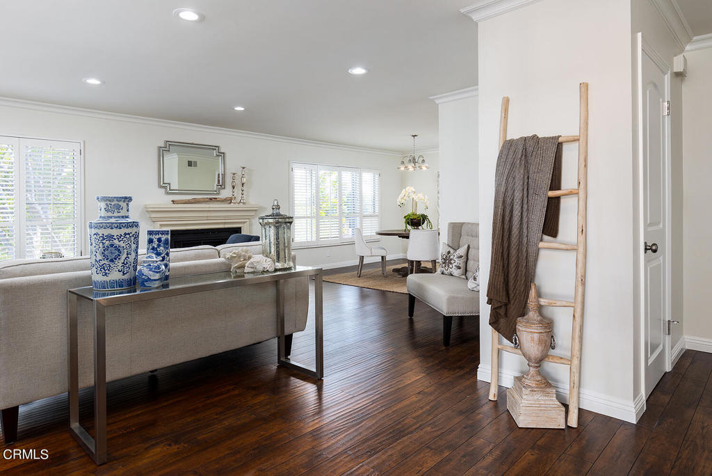 555 W Sierra Madre Boulevard E