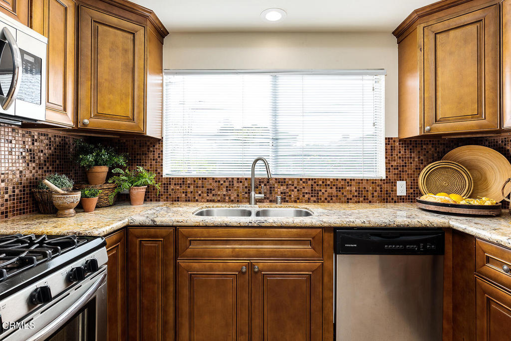 555 W Sierra Madre Boulevard E