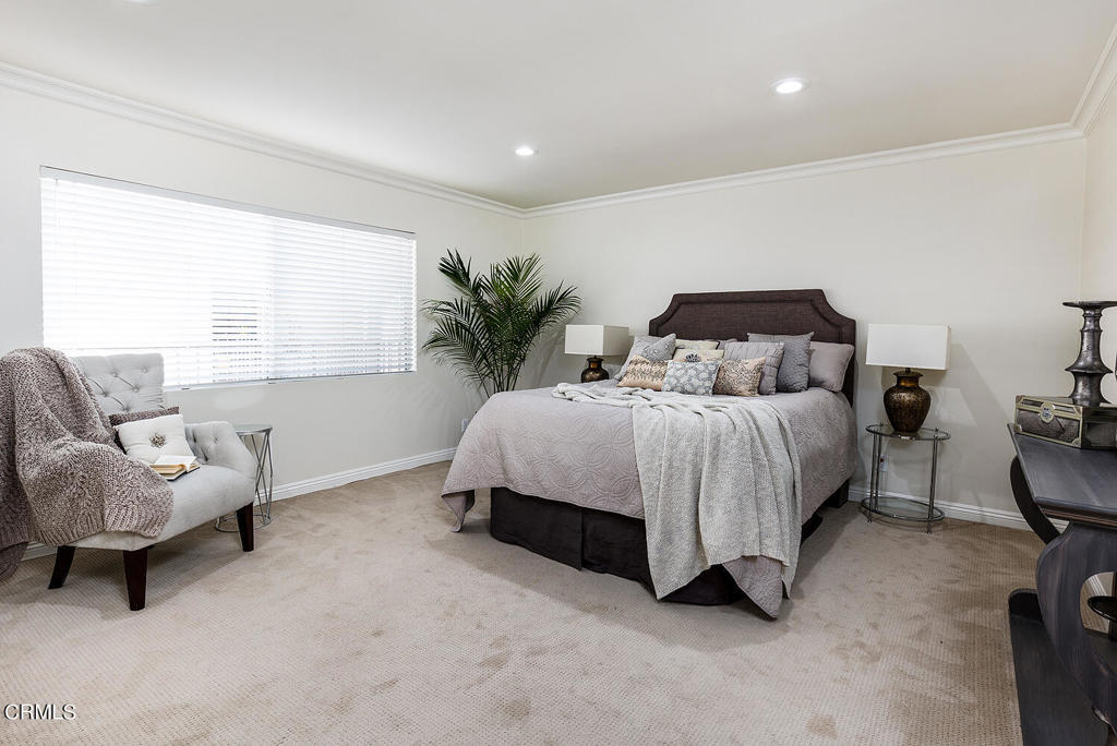 555 W Sierra Madre Boulevard E