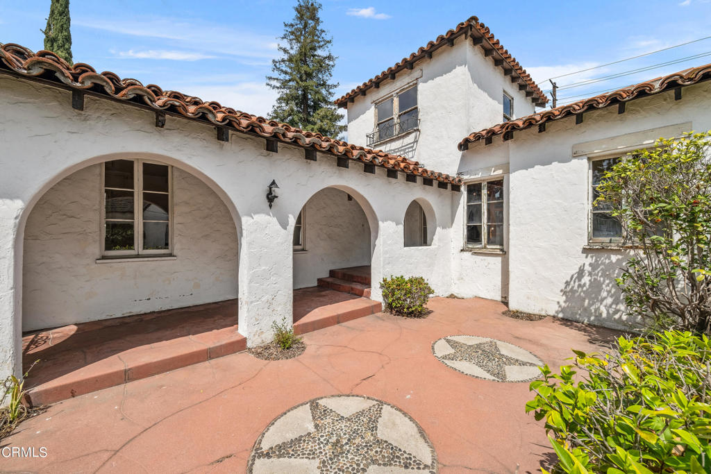 2026 Stratford Avenue