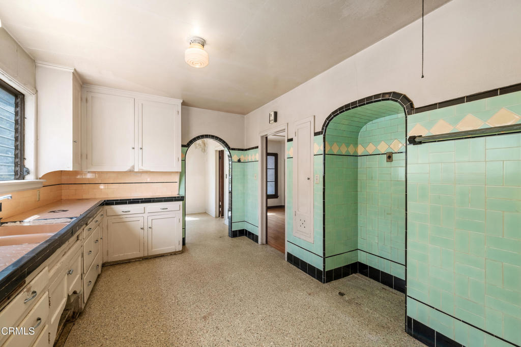 2026 Stratford Avenue