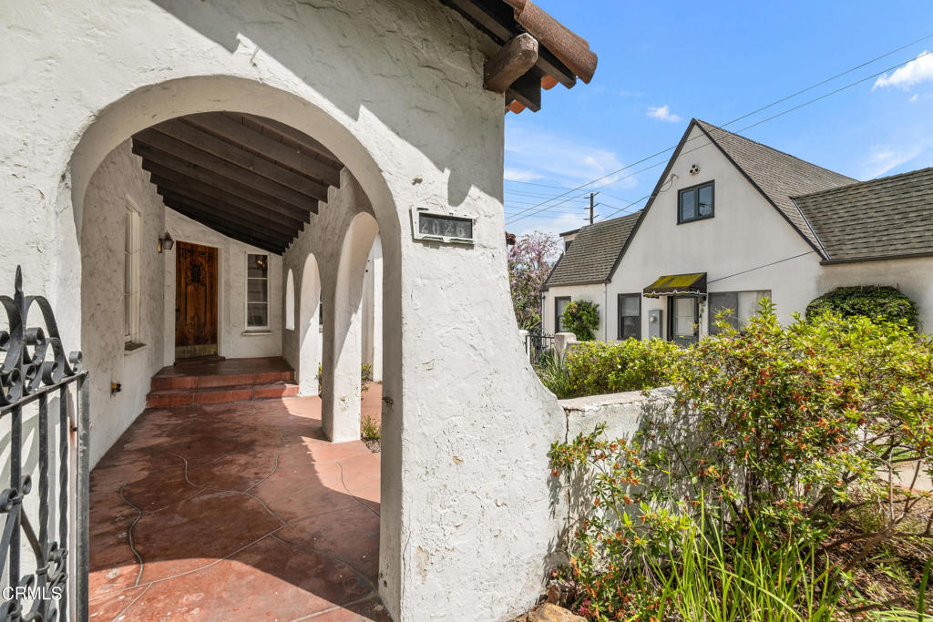 2026 Stratford Avenue