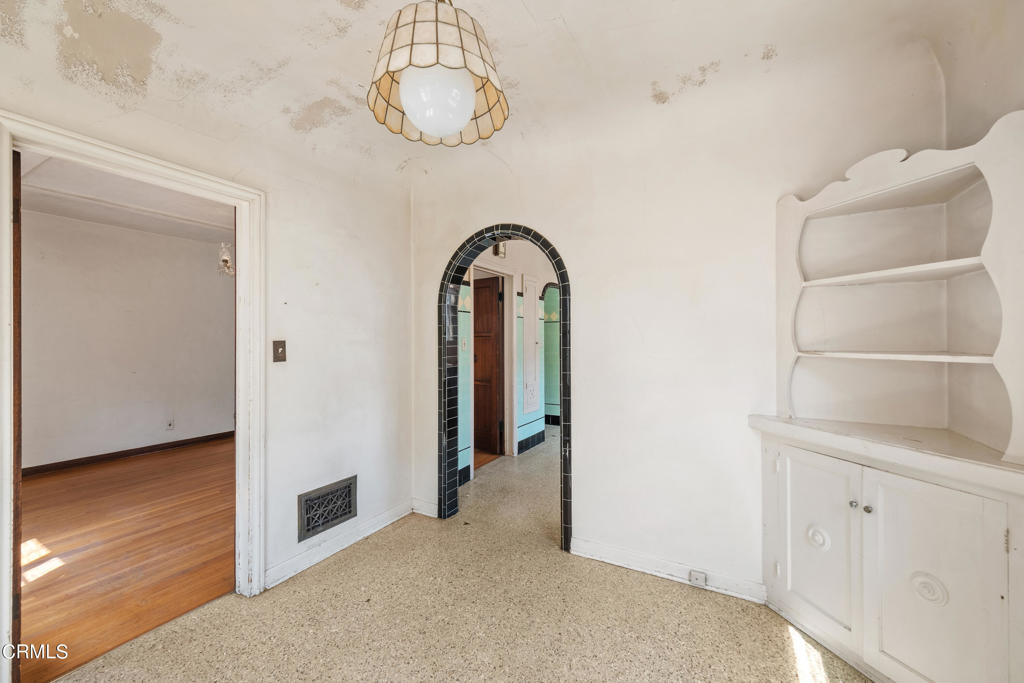 2026 Stratford Avenue