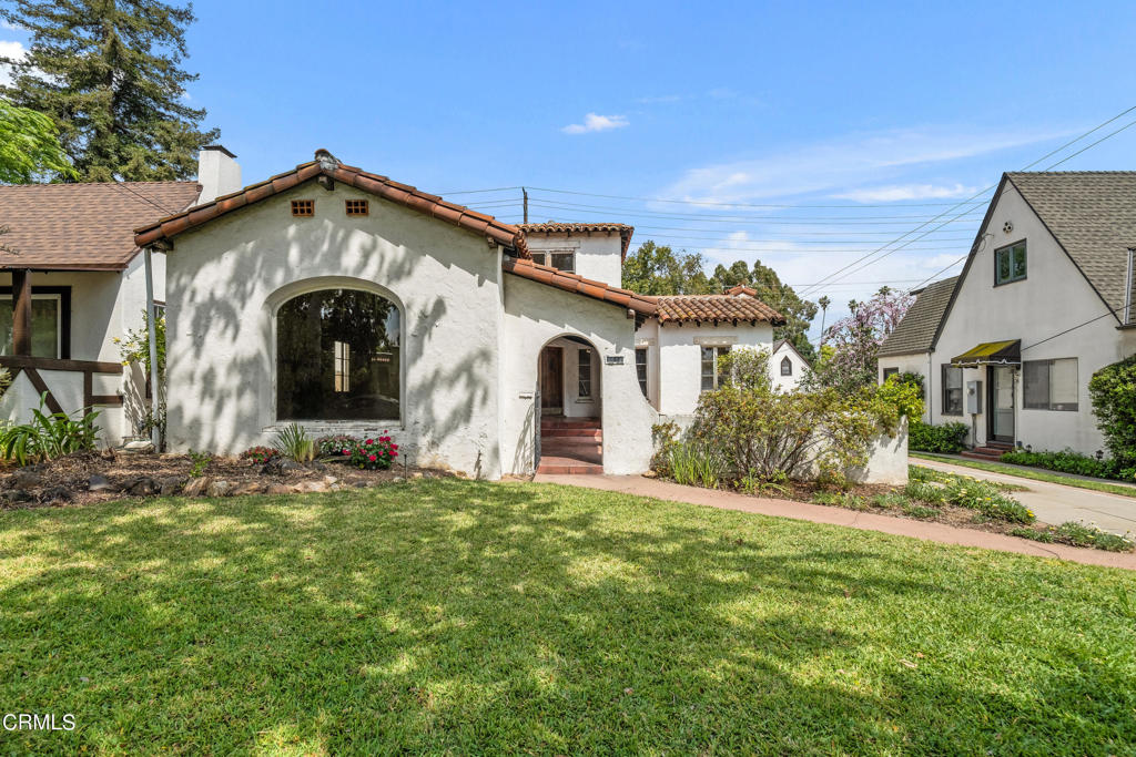 2026 Stratford Avenue