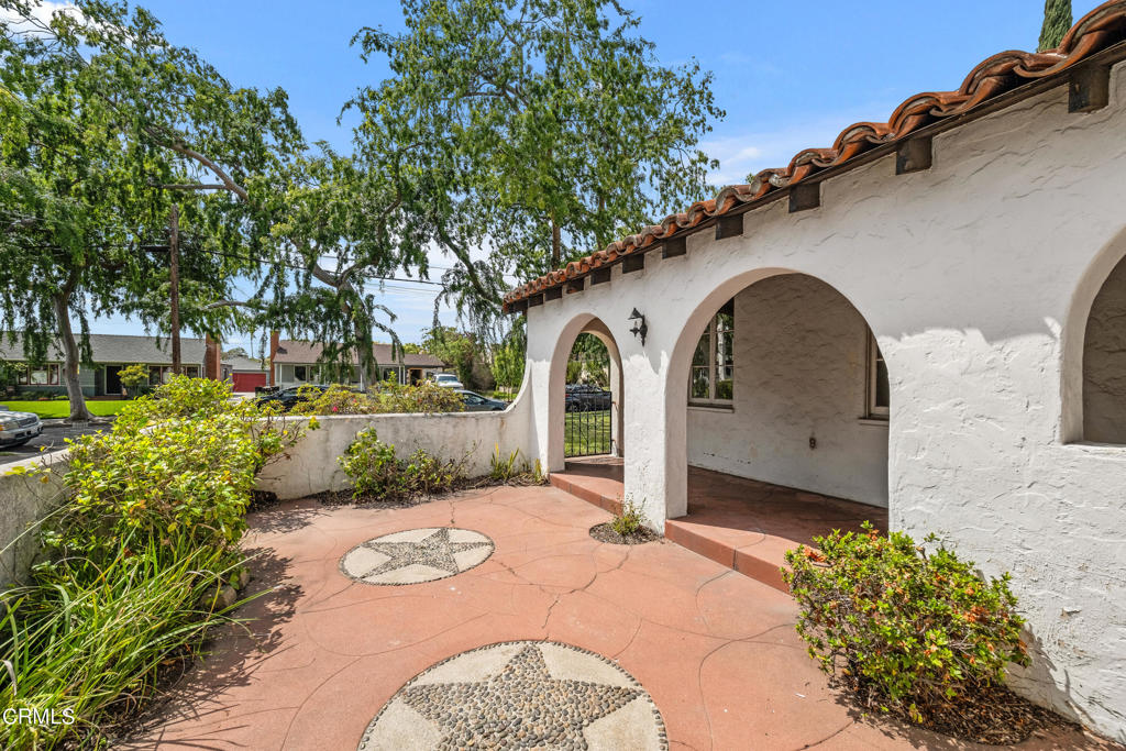 2026 Stratford Avenue