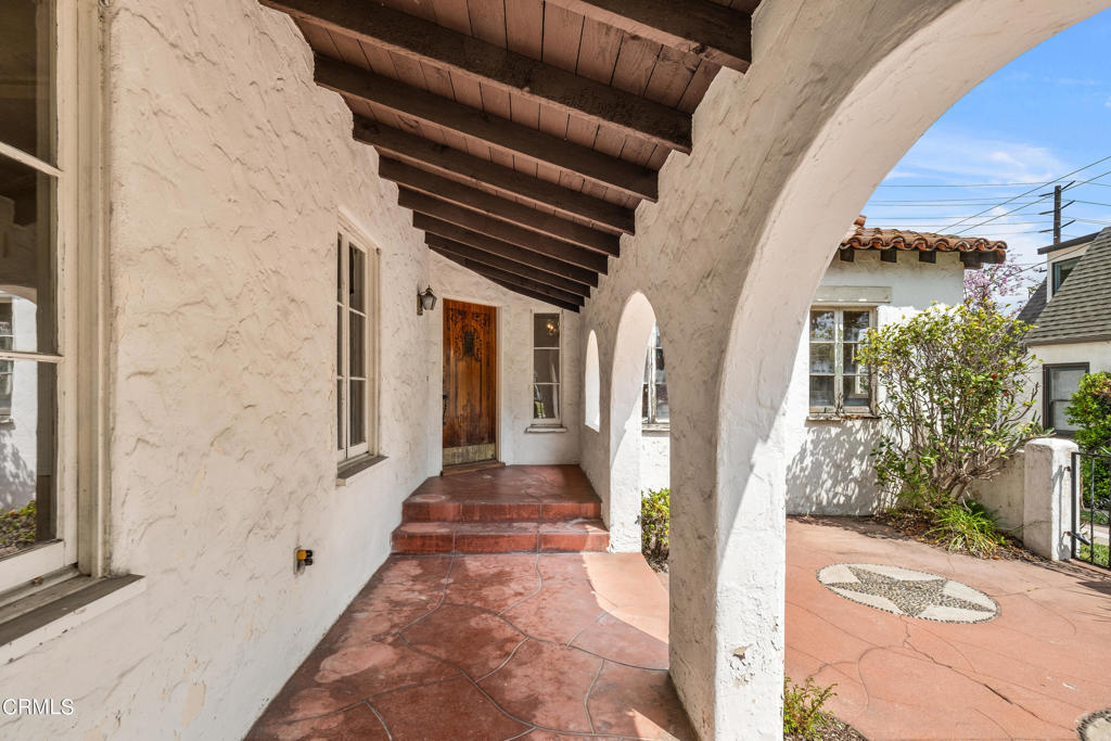 2026 Stratford Avenue