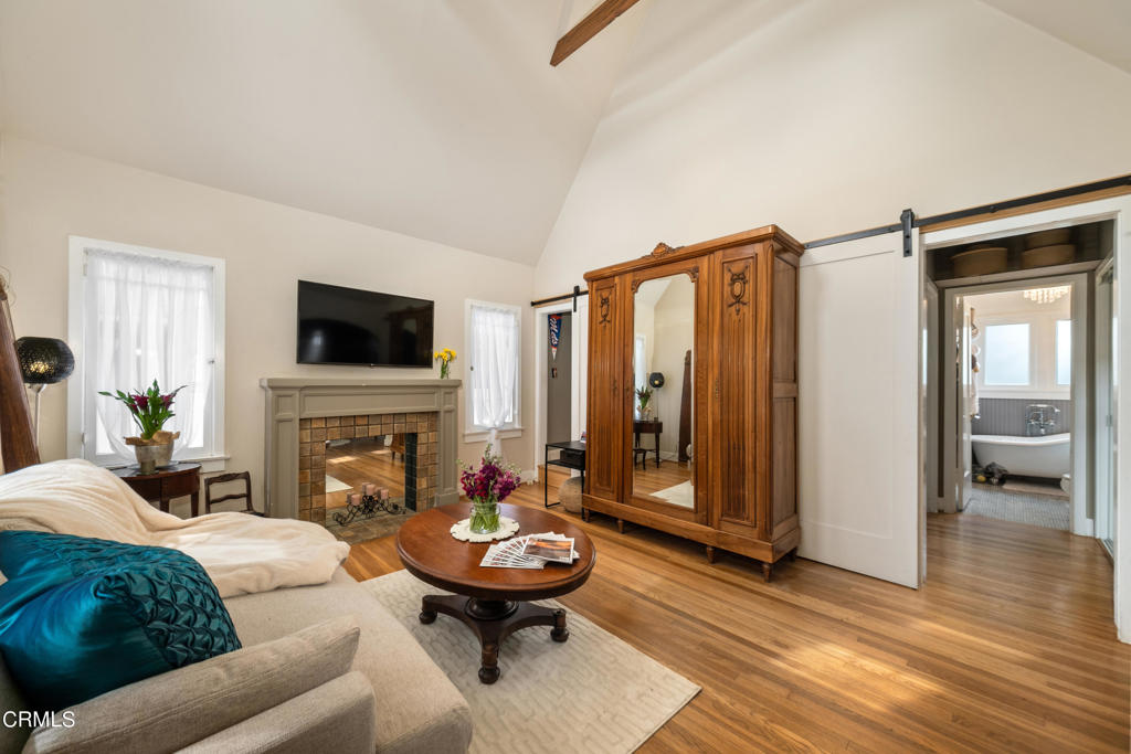 2101 Huntington Drive