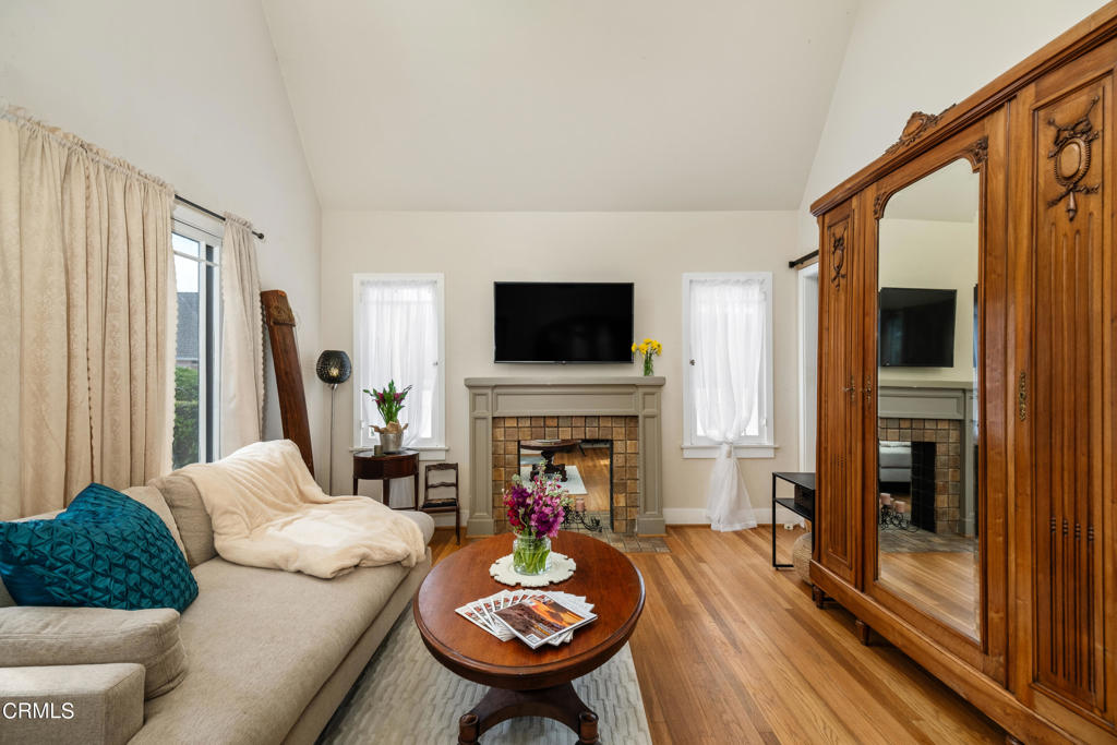 2101 Huntington Drive