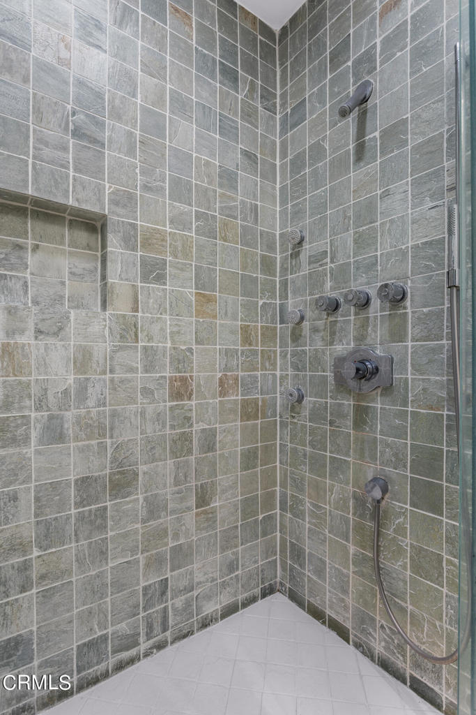 3361 N Fair Oaks Avenue