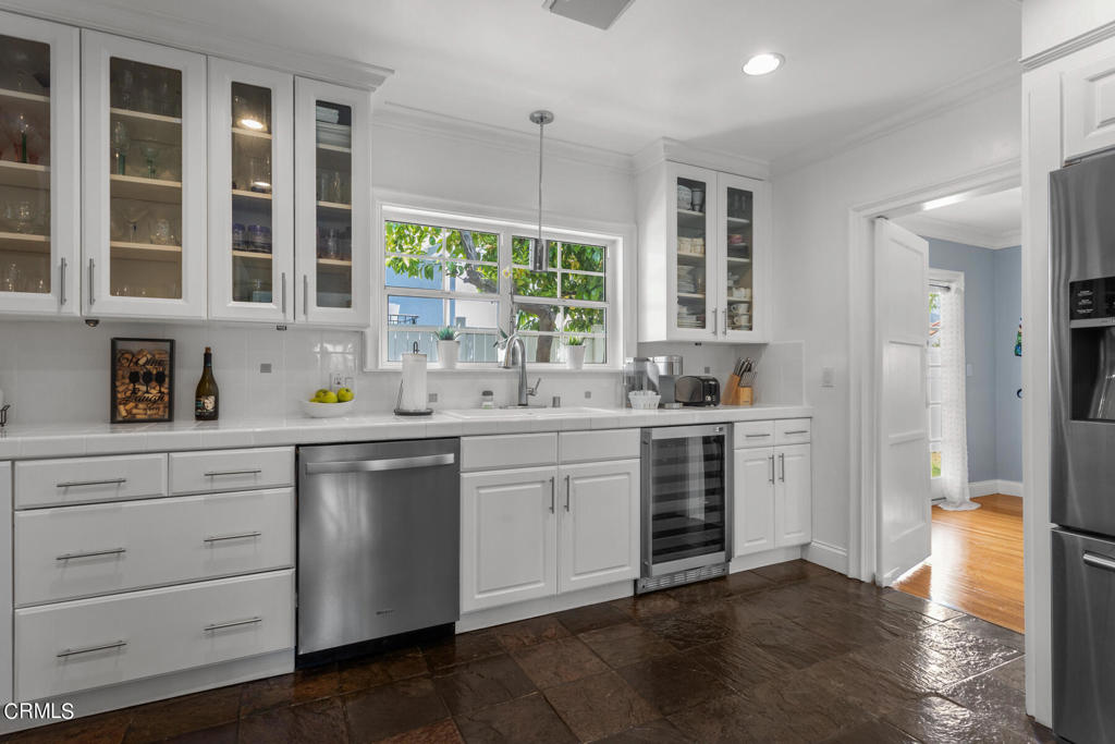 3361 N Fair Oaks Avenue