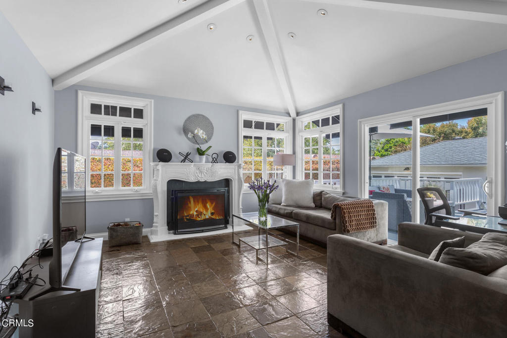 3361 N Fair Oaks Avenue