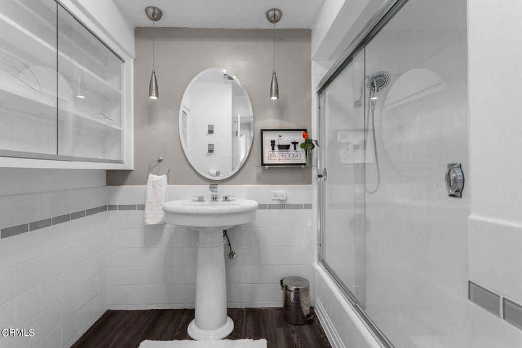 3361 N Fair Oaks Avenue