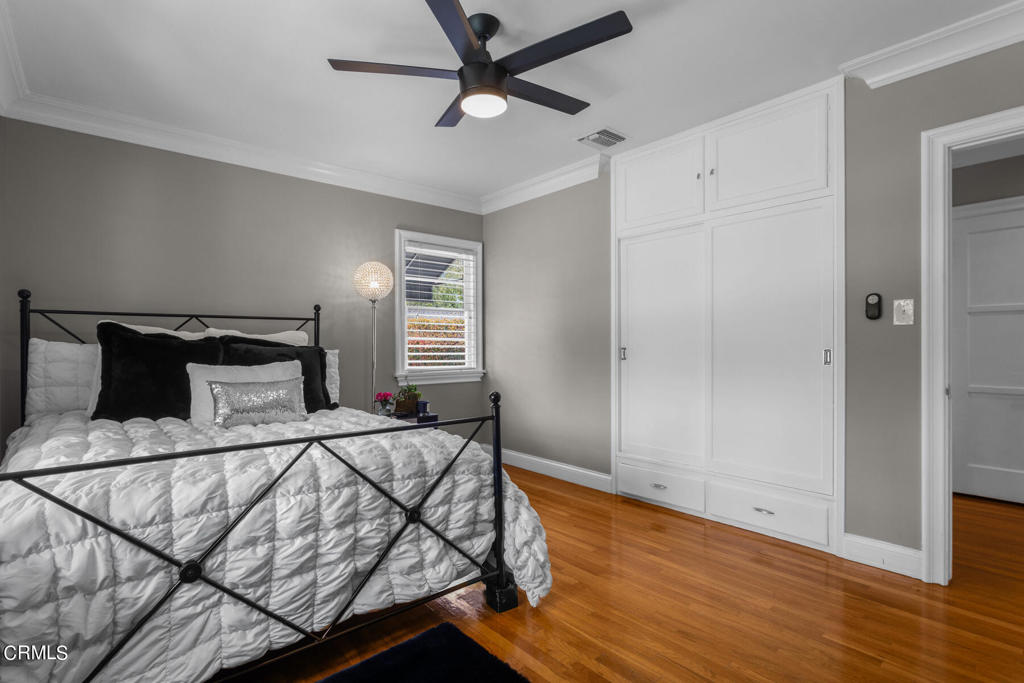 3361 N Fair Oaks Avenue