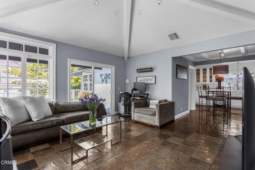 3361 N Fair Oaks Avenue