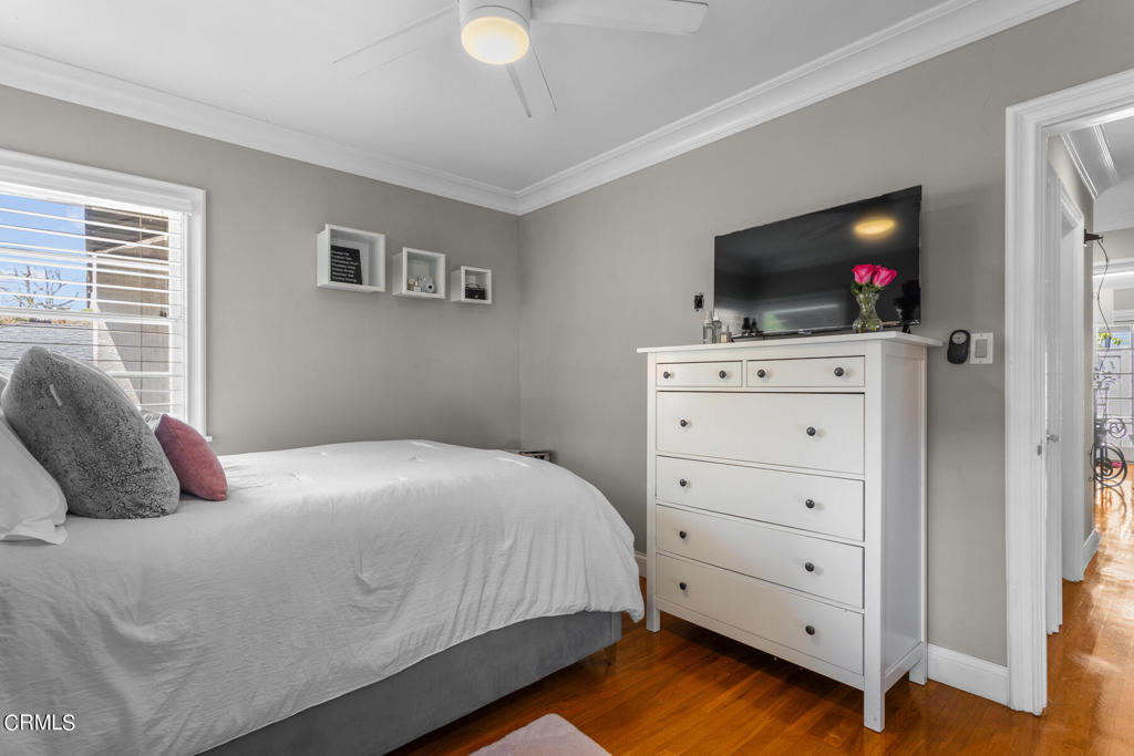 3361 N Fair Oaks Avenue