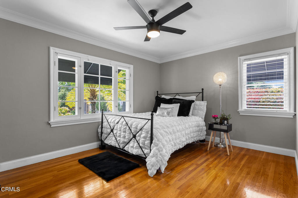 3361 N Fair Oaks Avenue