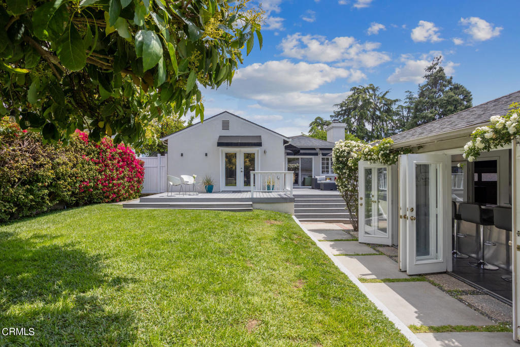 3361 N Fair Oaks Avenue