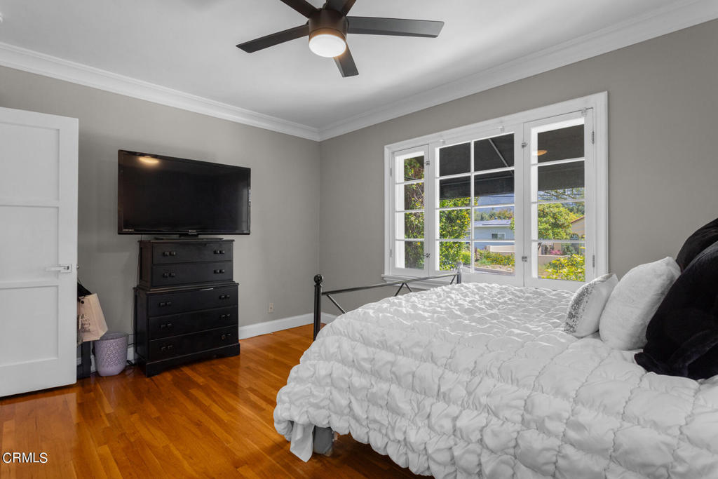 3361 N Fair Oaks Avenue