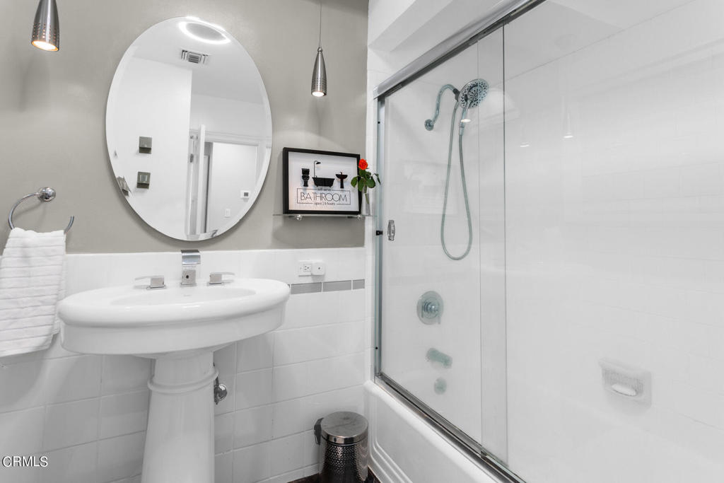 3361 N Fair Oaks Avenue