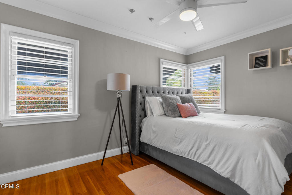 3361 N Fair Oaks Avenue