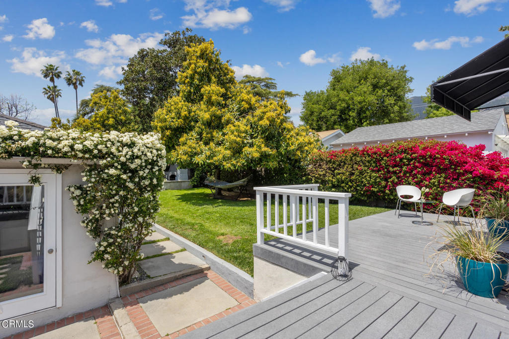 3361 N Fair Oaks Avenue