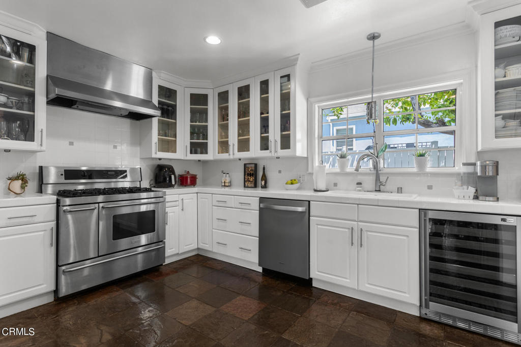 3361 N Fair Oaks Avenue