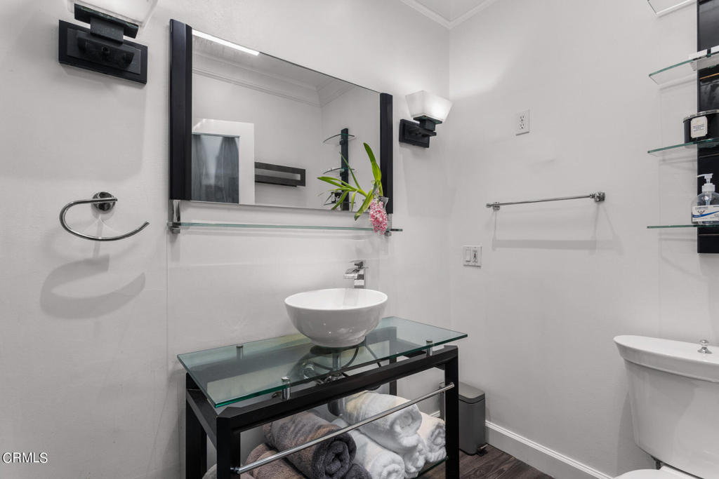 3361 N Fair Oaks Avenue