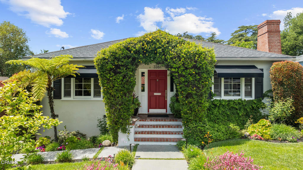 3361 N Fair Oaks Avenue