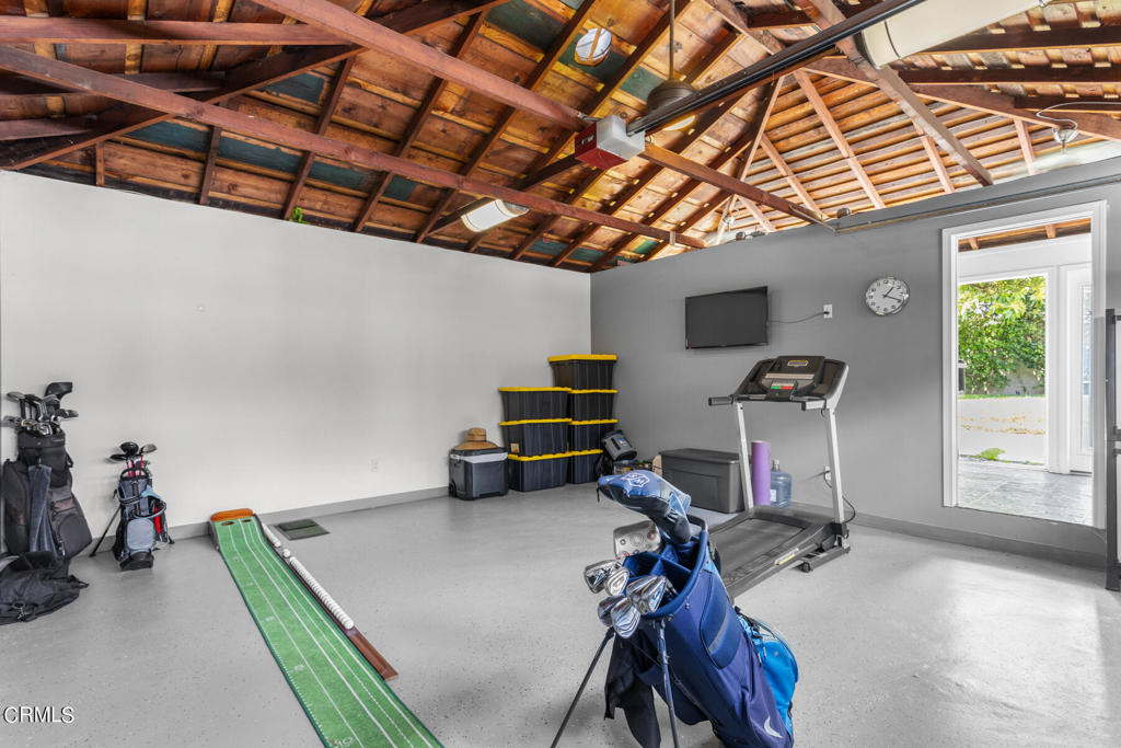 3361 N Fair Oaks Avenue